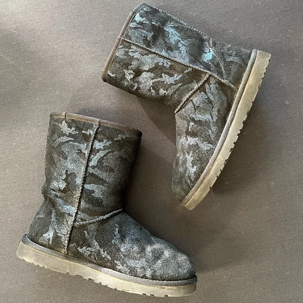 UGG Classic Short Metallic Camo Boot size 7